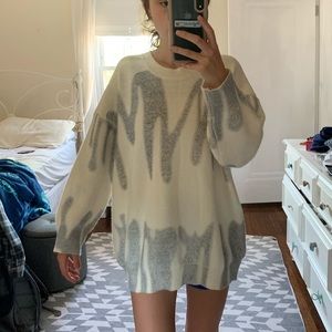 Verge girl along the sidewalk knit